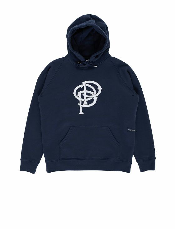 POP TRADING COMPANY/ポップトレーディングカンパニー/ INITIALS HOODED SWEAT IN NAVY/NAVY/ネイビー