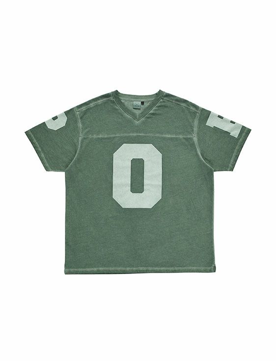 POP TRADING COMPANY/ポップトレーディングカンパニー/FOOTBALL T-SHIRT IN FOUR LEAF CLOVER/OLIVE/オリーブ